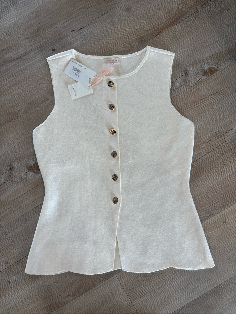 Skies Are Blue Ivory Sleeveless Button-Front Tank